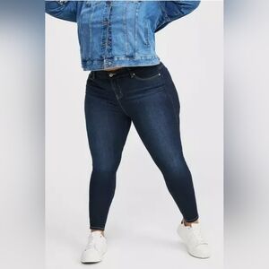 Torrid Bombshell Premium Stretch Skinny Dark Denim Jean Size 18R